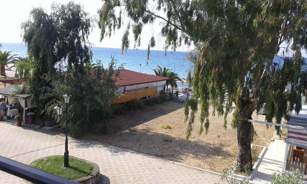 Seaside Studios Paralia Dionisiou Eksteriør billede