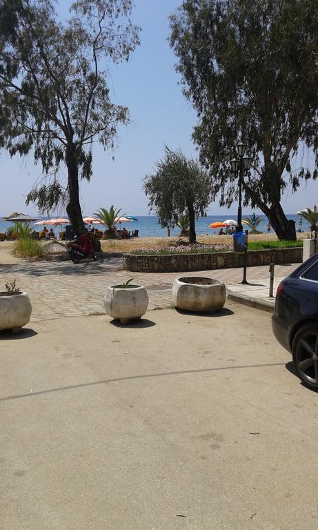 Seaside Studios Paralia Dionisiou Eksteriør billede